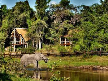 Hotel Camp Savuti Exterior foto
